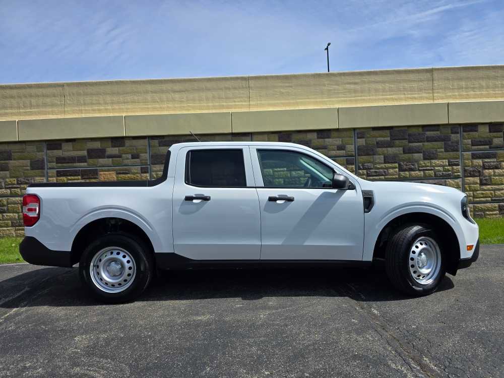 Used 2025 Ford Maverick XL w/ Equipment Group 102A image 2