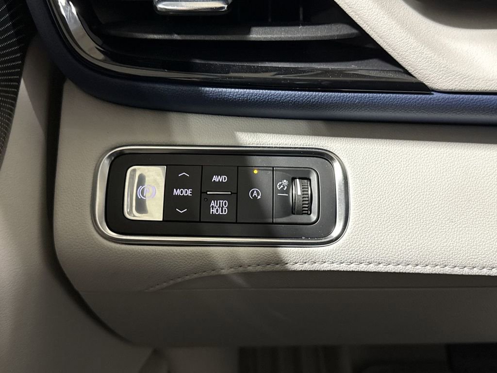 Certified 2025 Buick Enclave Avenir w/ Super Cruise Package image 17