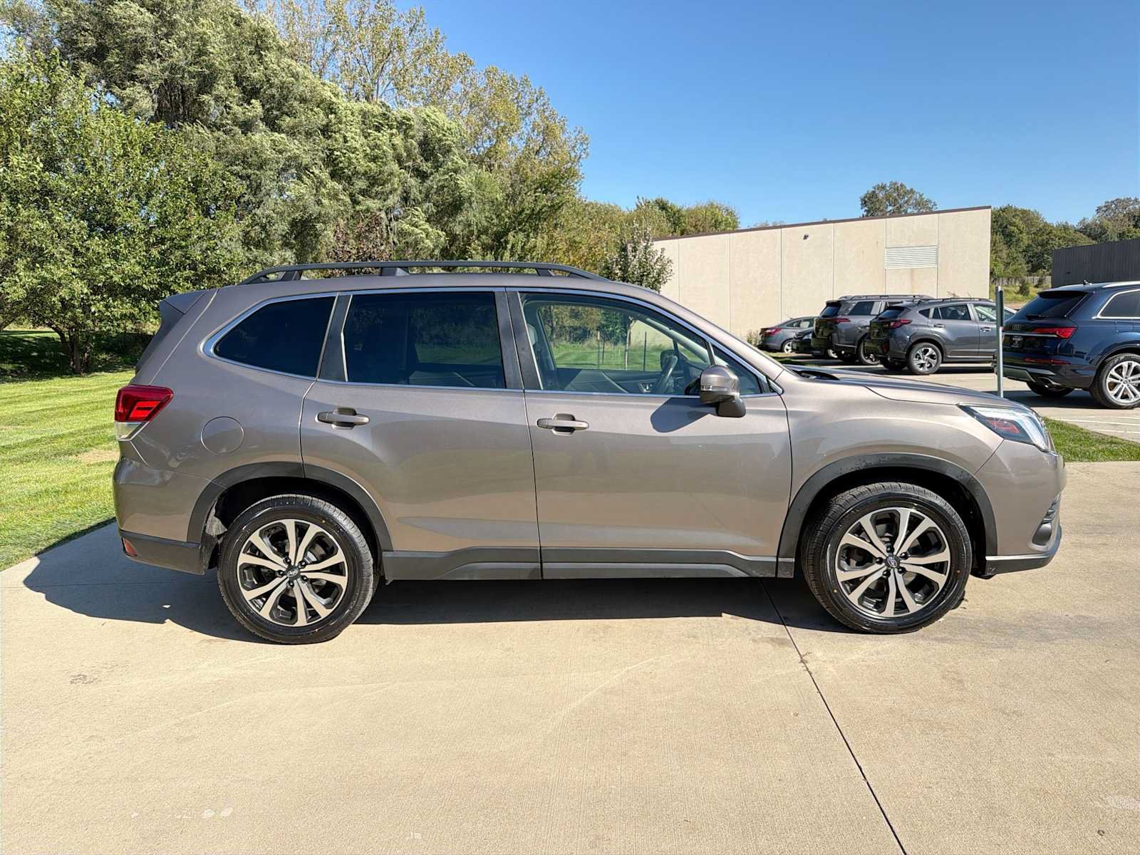 Used 2023 Subaru Forester Limited AWD/4WD image 7