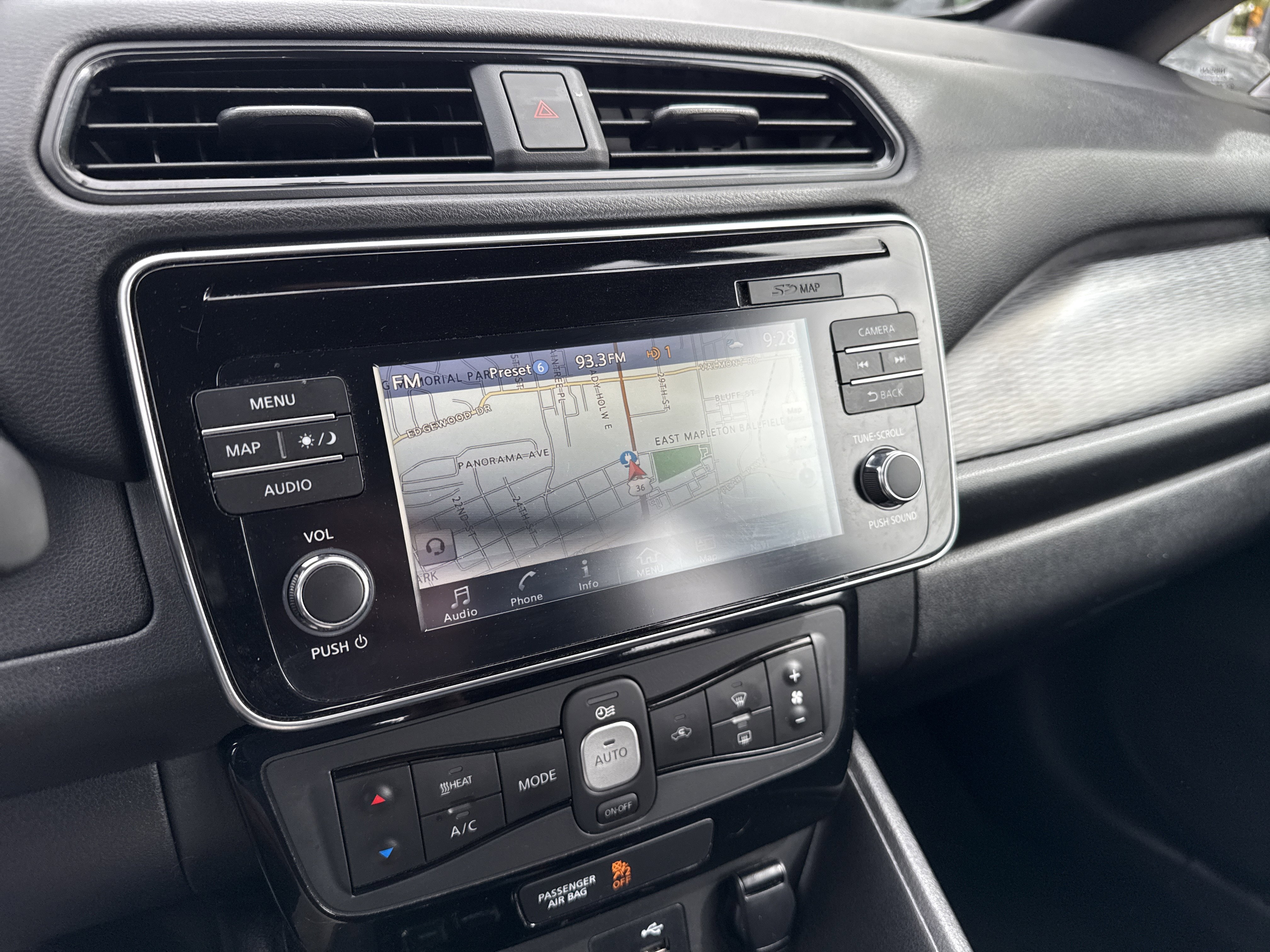 Used 2019 Nissan Leaf SV FWD image 15