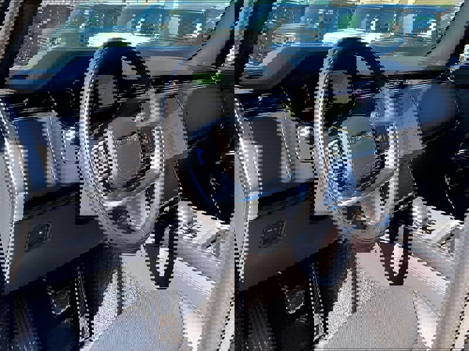 New 2026 Land Rover Range Rover SE image 8