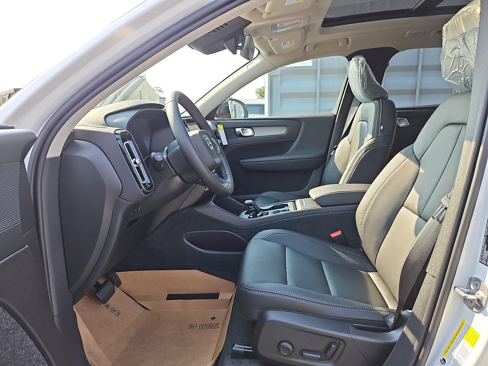 New 2026 Volvo XC40 B5 Core w/ Protection Package Premier AWD/4WD image 11