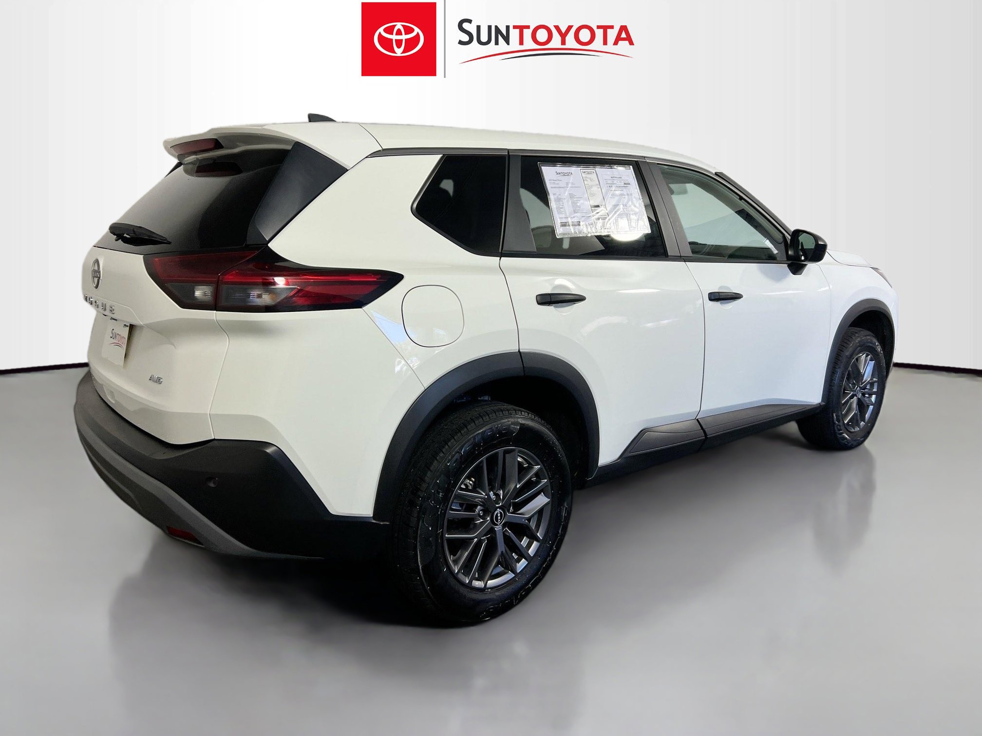 Used 2023 Nissan Rogue S image 4