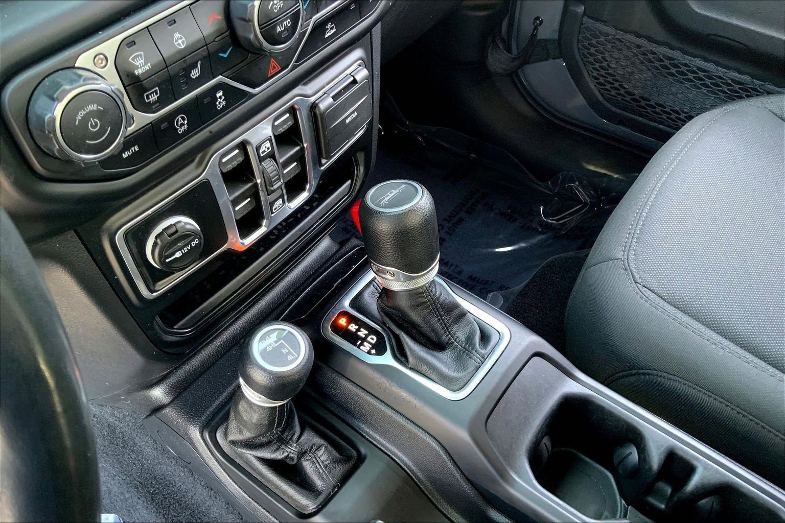 Certified 2023 Jeep Gladiator Willys image 15