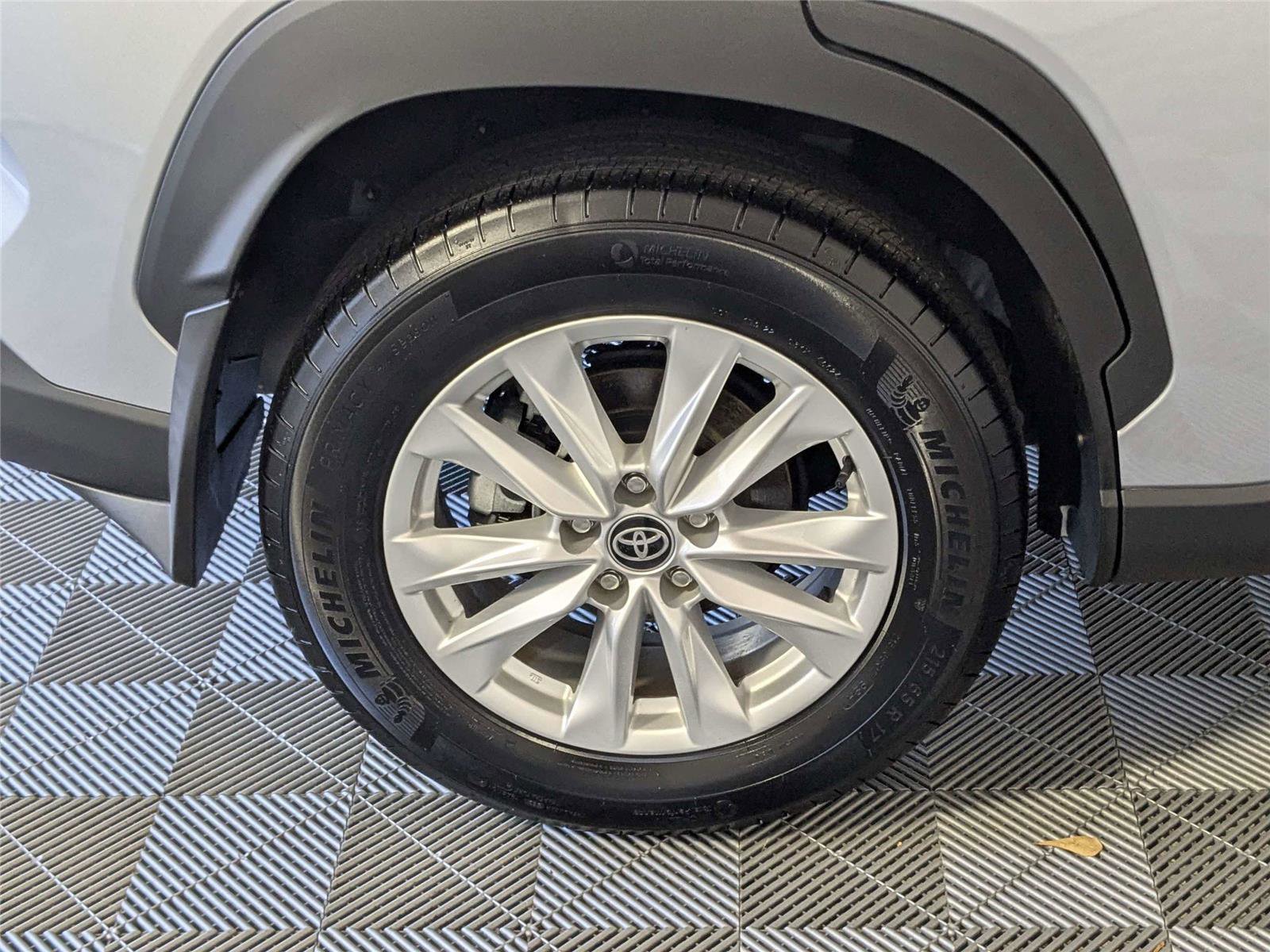 Certified 2024 Toyota Corolla Cross LE w/ Moonroof Package image 8