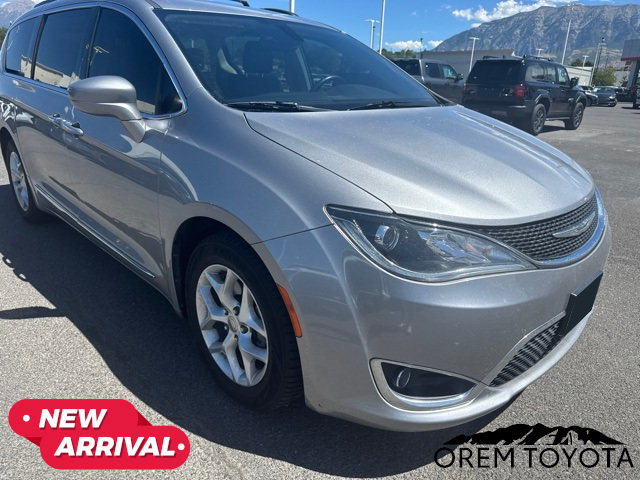 Used 2017 Chrysler Pacifica Touring-L w/ Tire & Wheel Group
