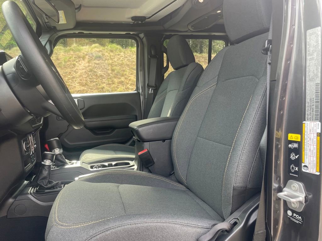 Used 2025 Jeep Gladiator Sport image 11