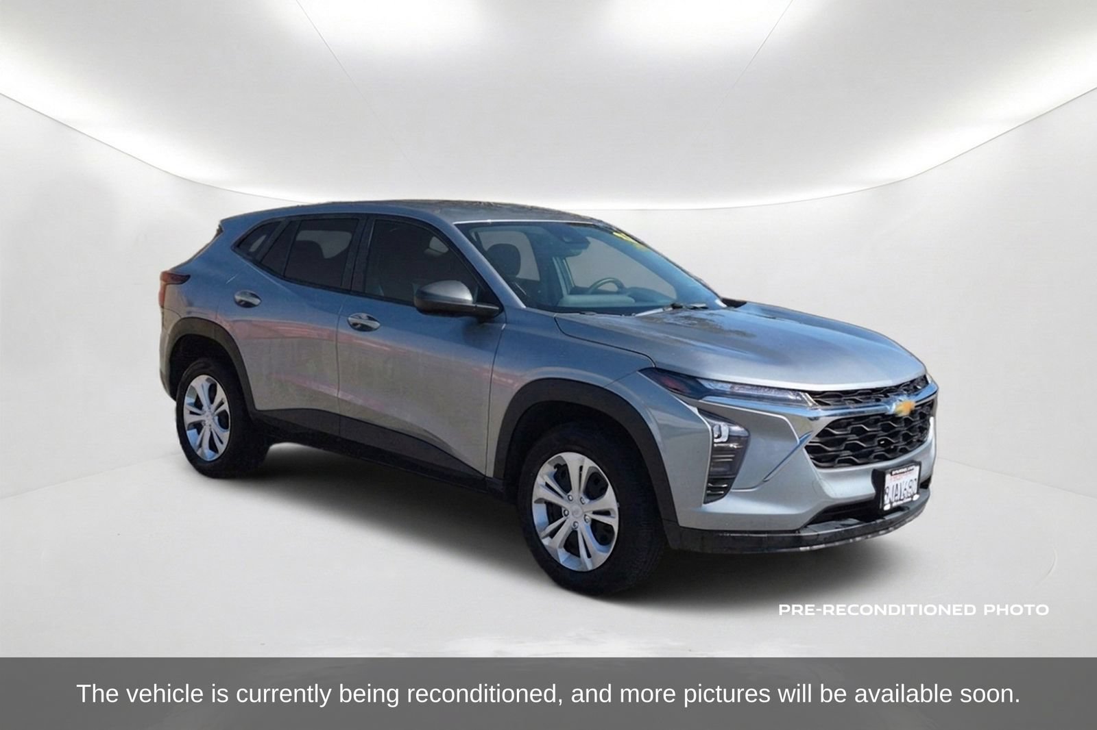 Used 2024 Chevrolet Trax LS FWD image 3