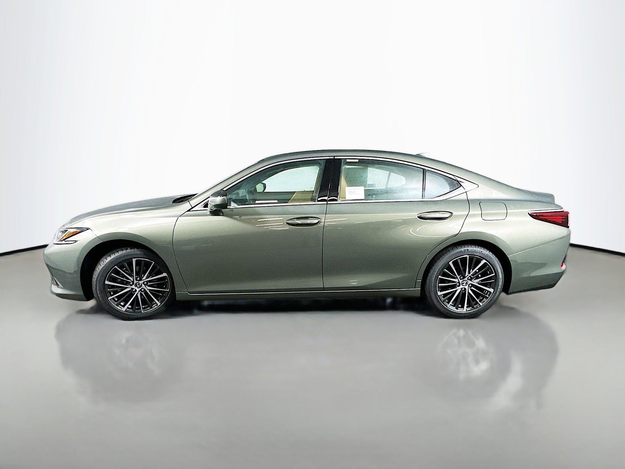 New 2025 Lexus ES 350 w/ Premium Package image 4