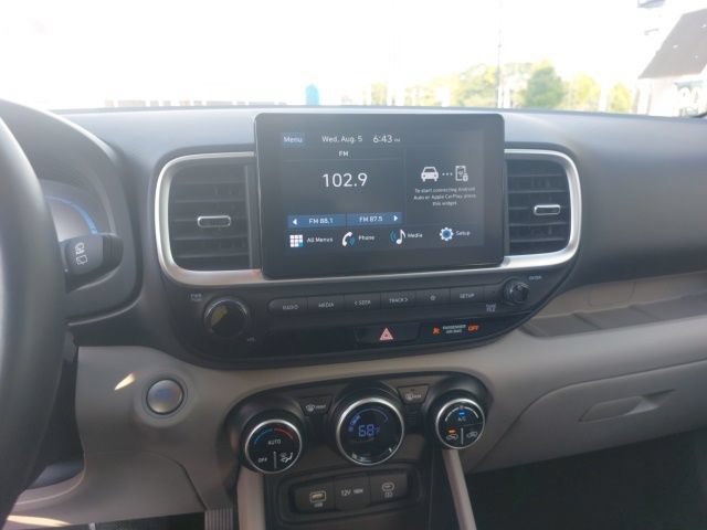 Used 2025 Hyundai Venue SEL FWD image 12
