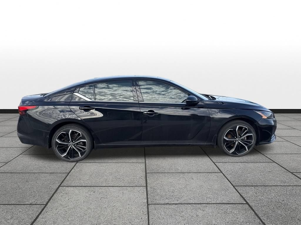 Used 2023 Nissan Altima 2.5 SR w/ SR Premium Package AWD/4WD image 4