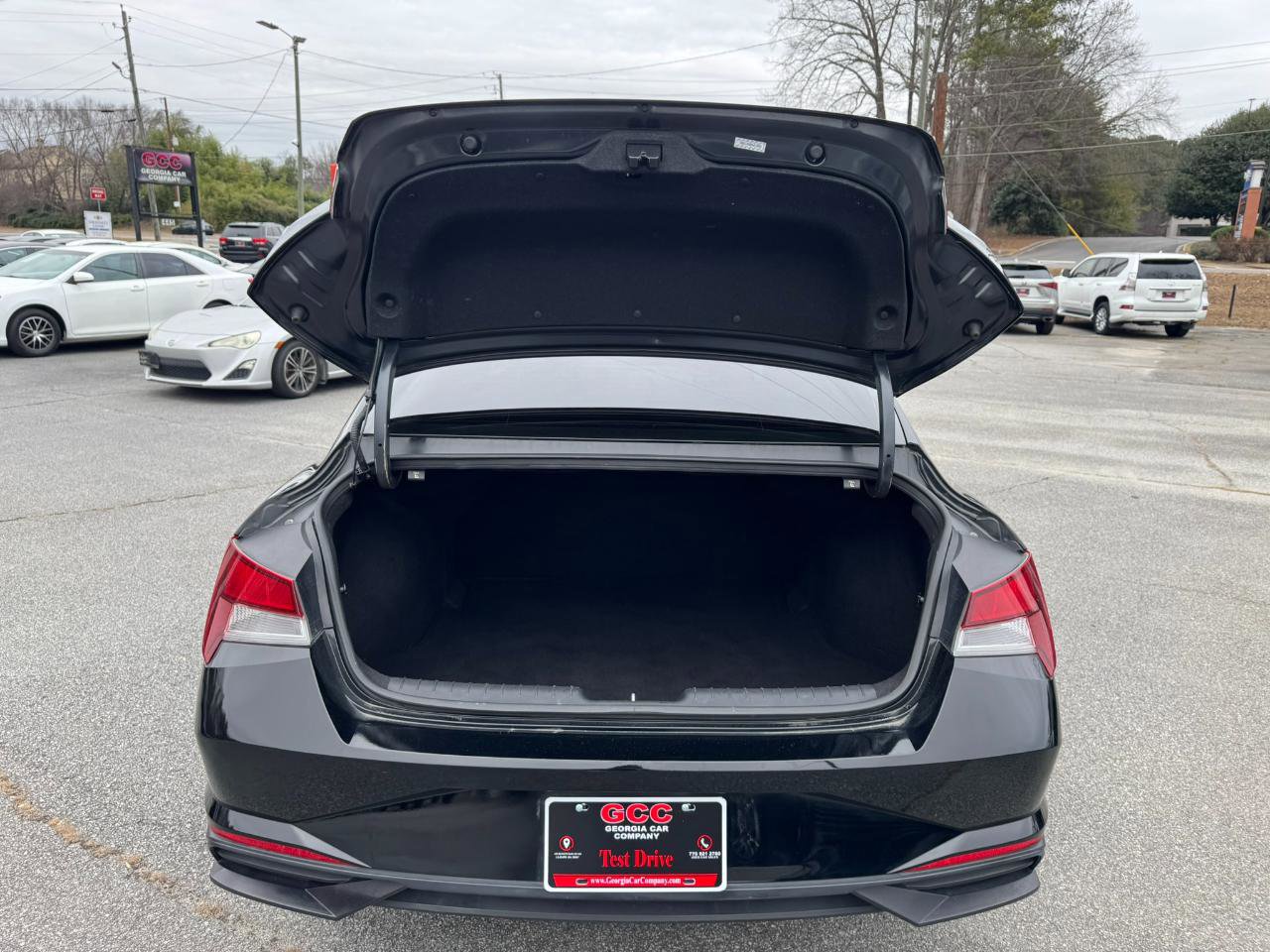 Used 2021 Hyundai Elantra SE w/ Cargo Package image 26