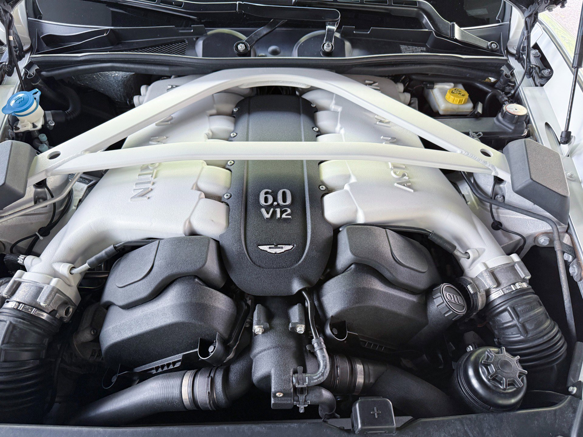 Used 2014 Aston Martin Vanquish Volante RWD image 41