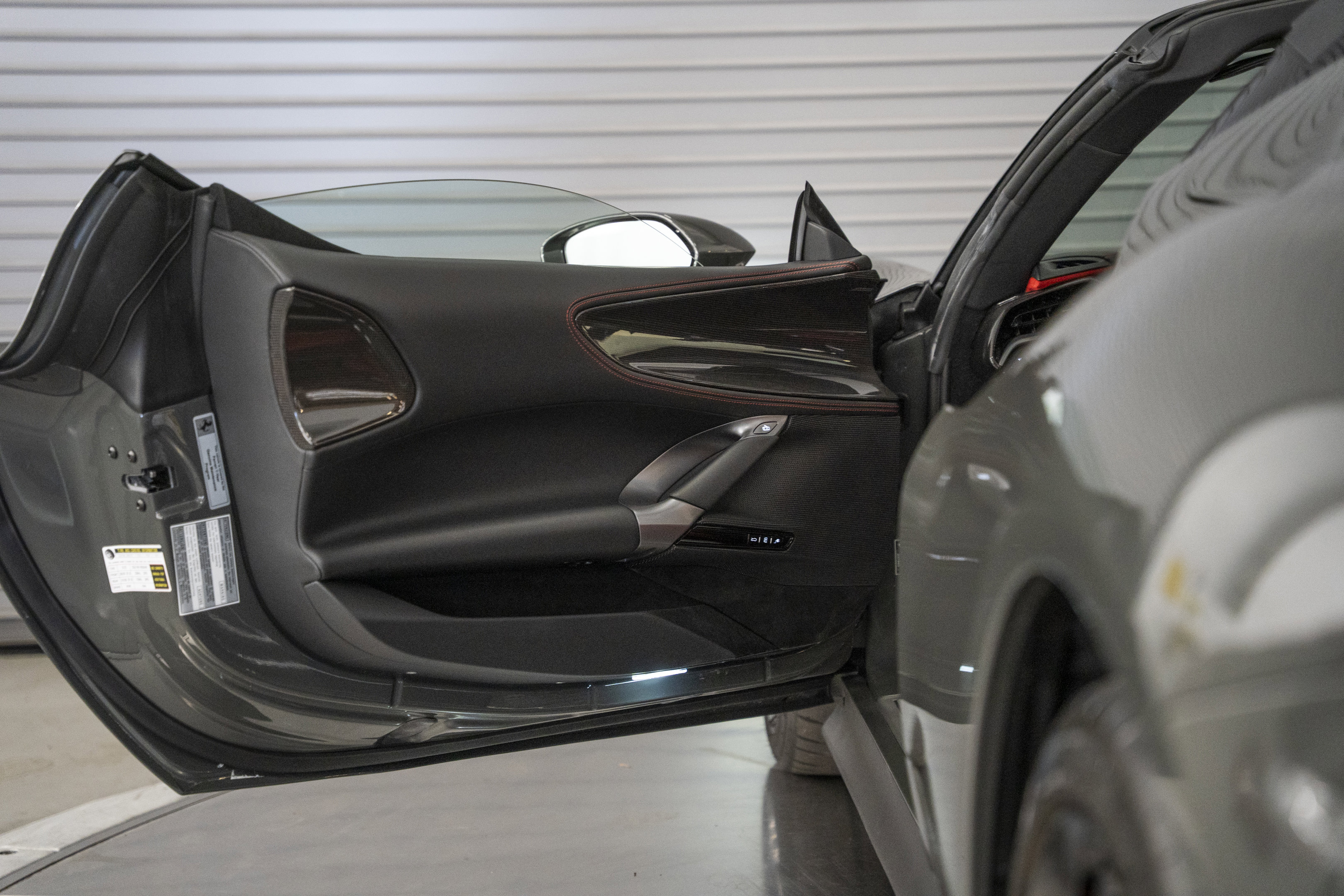 Used 2025 Ferrari SF90 Spider image 26