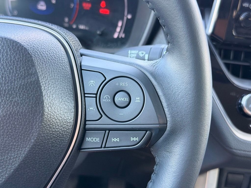 Certified 2025 Toyota Corolla Cross XLE FWD image 27