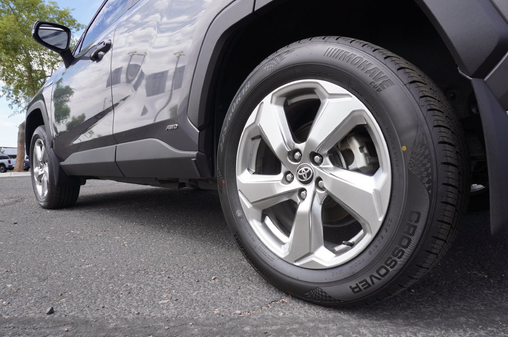 Used 2021 Toyota RAV4 XLE Premium AWD/4WD image 7
