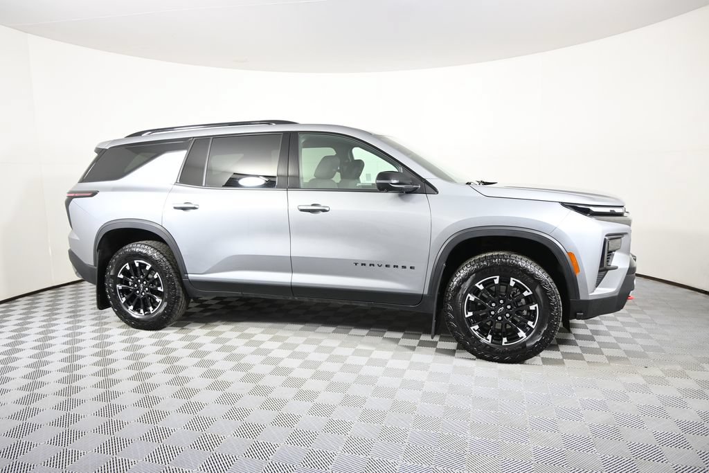 Used 2026 Chevrolet Traverse Z71 w/ LPO, Floor Liner Package AWD/4WD image 8