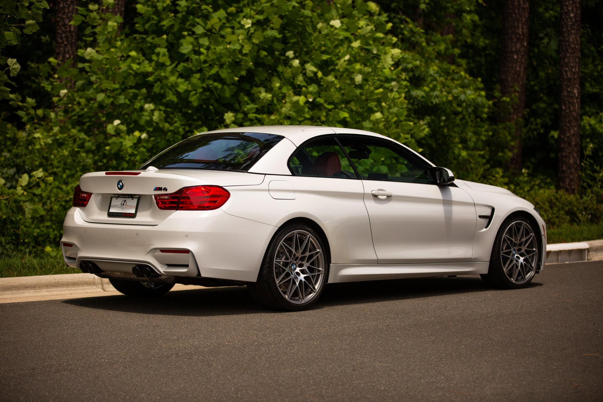 Used 2017 BMW M4 Convertible w/ Competition Package RWD image 30