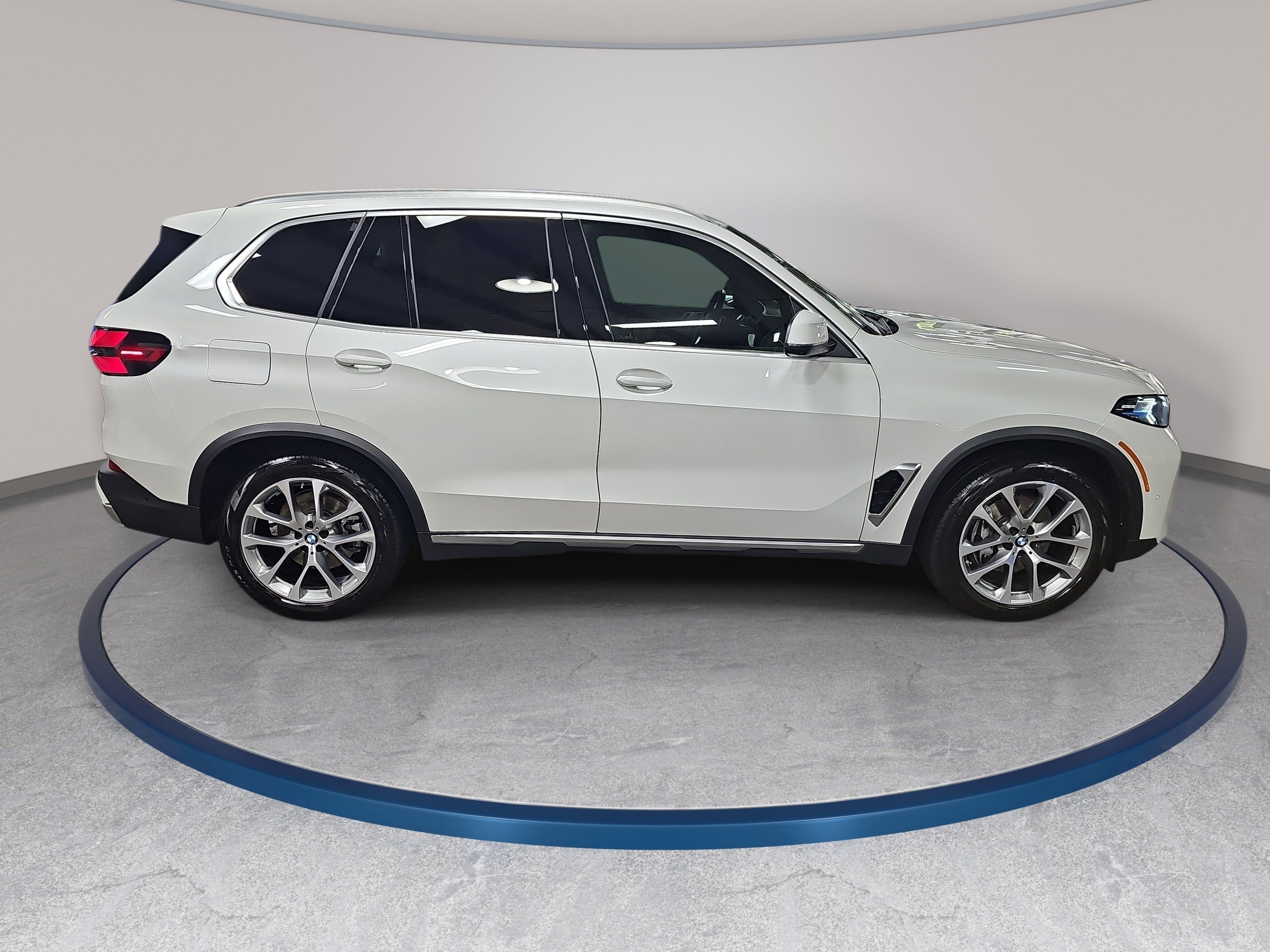 Certified 2026 BMW X5 xDrive40i w/ Climate Comfort Package AWD/4WD image 5