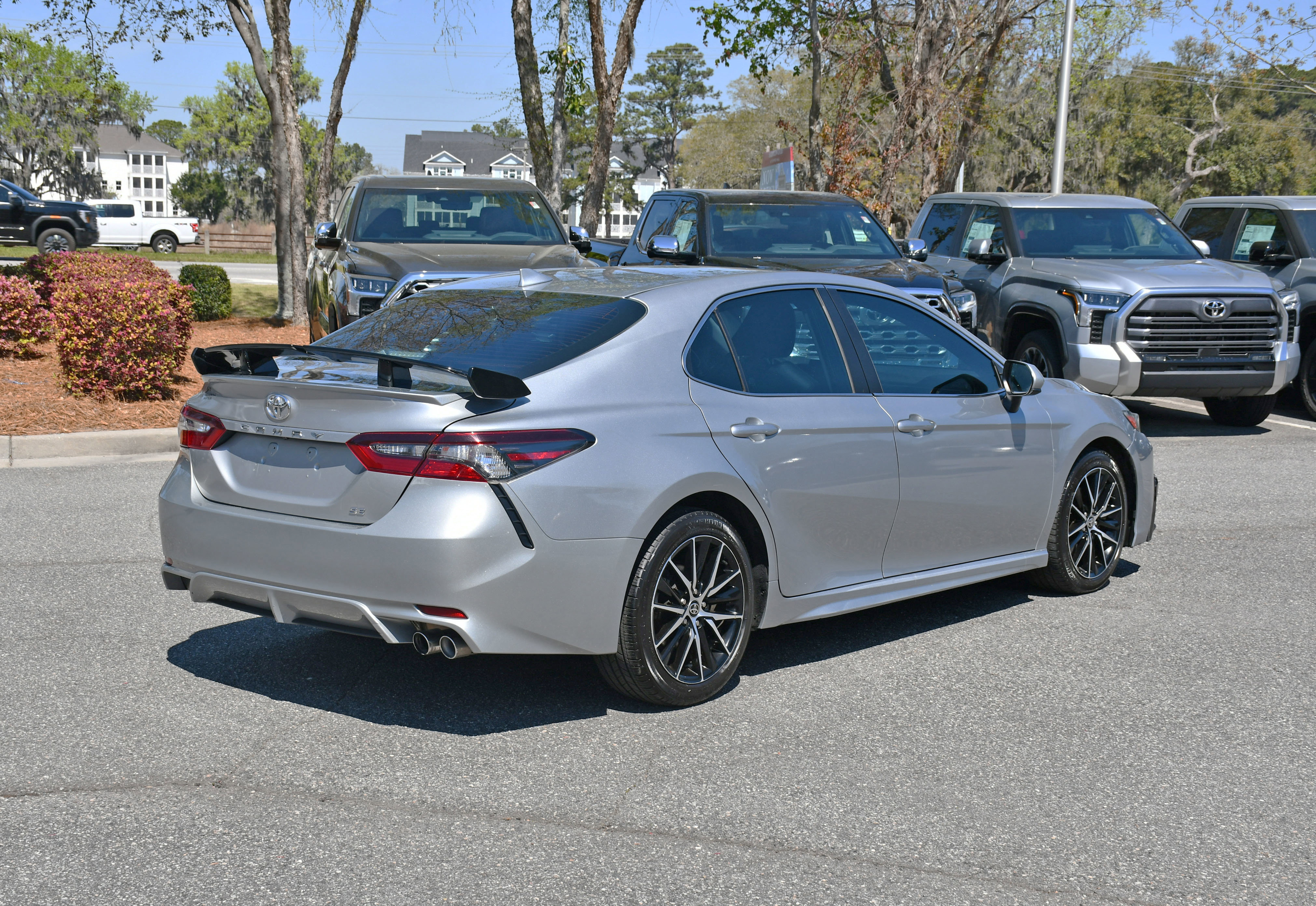 Used 2021 Toyota Camry SE image 4