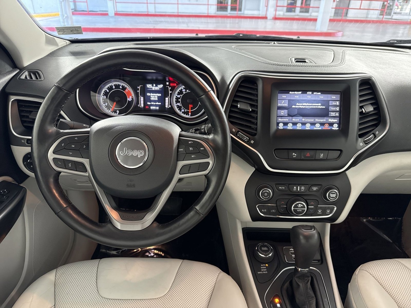 Used 2020 Jeep Cherokee Latitude Lux w/ Comfort/Convenience Group AWD/4WD image 16