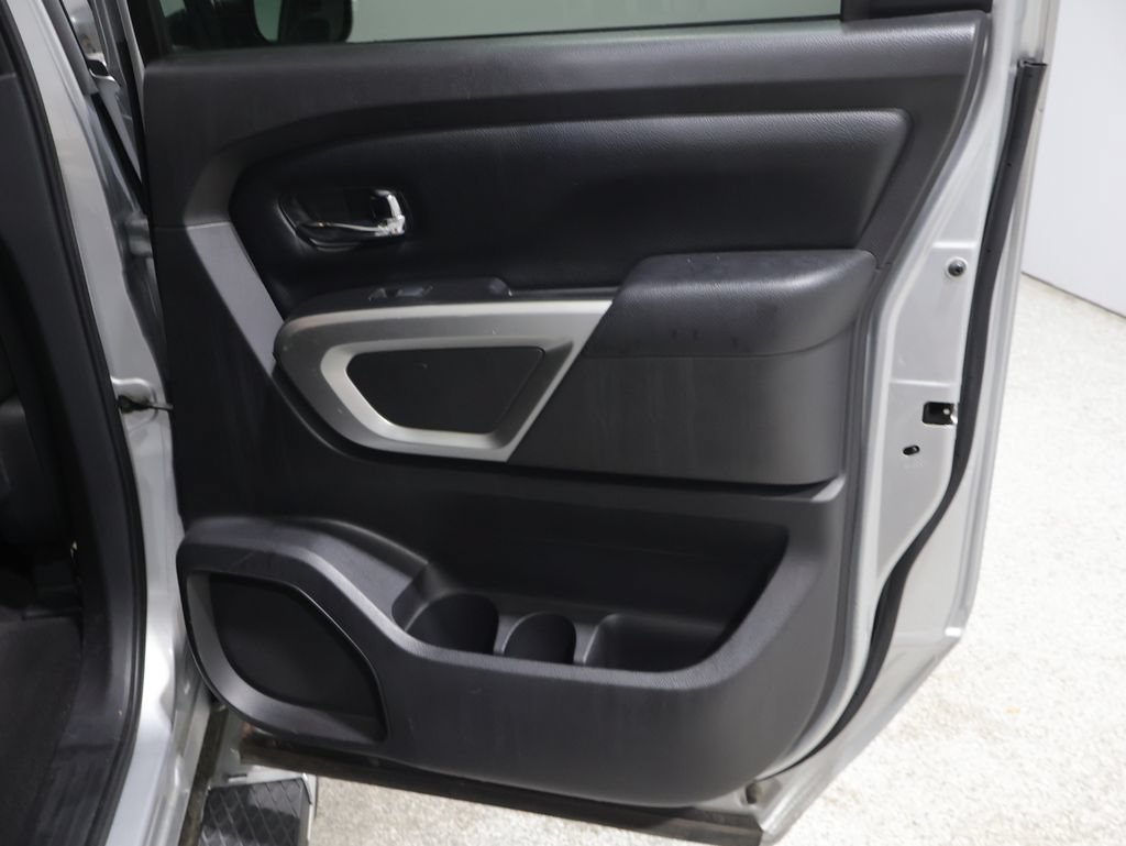 Used 2017 Nissan Titan SV AWD/4WD image 22