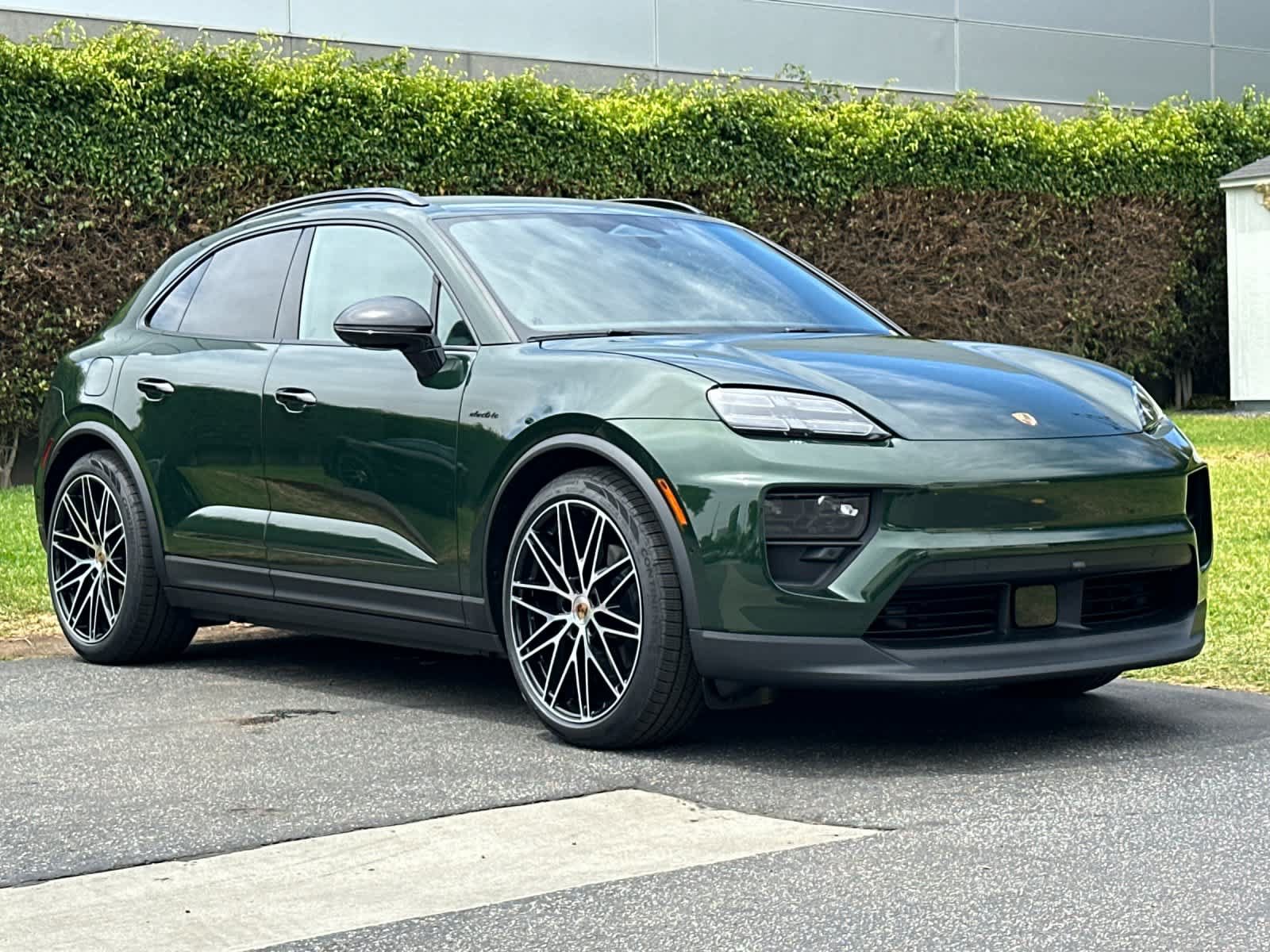 New 2026 Porsche Macan Electric RWD image 10