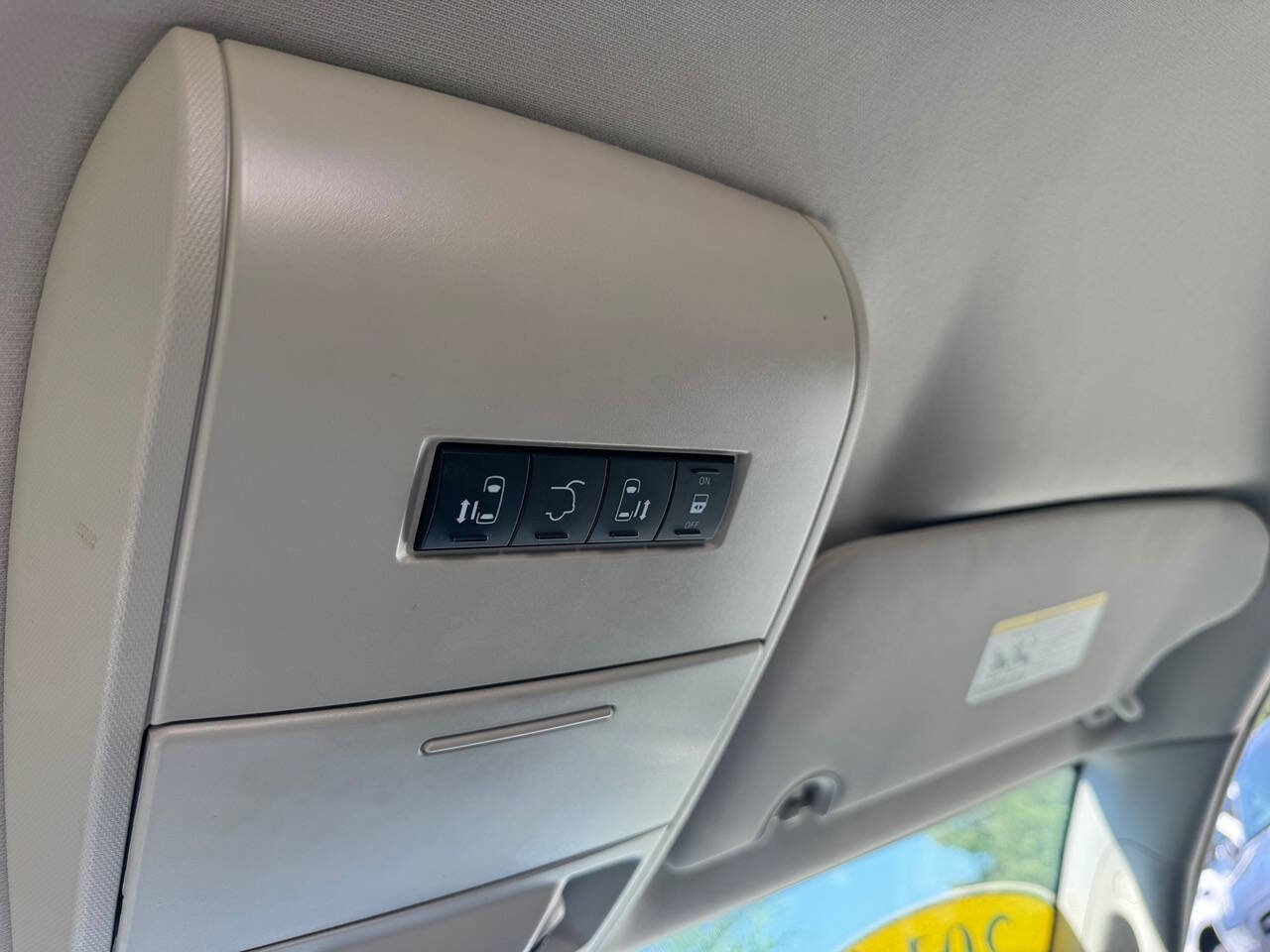 Used 2014 Chrysler Town & Country Touring image 14