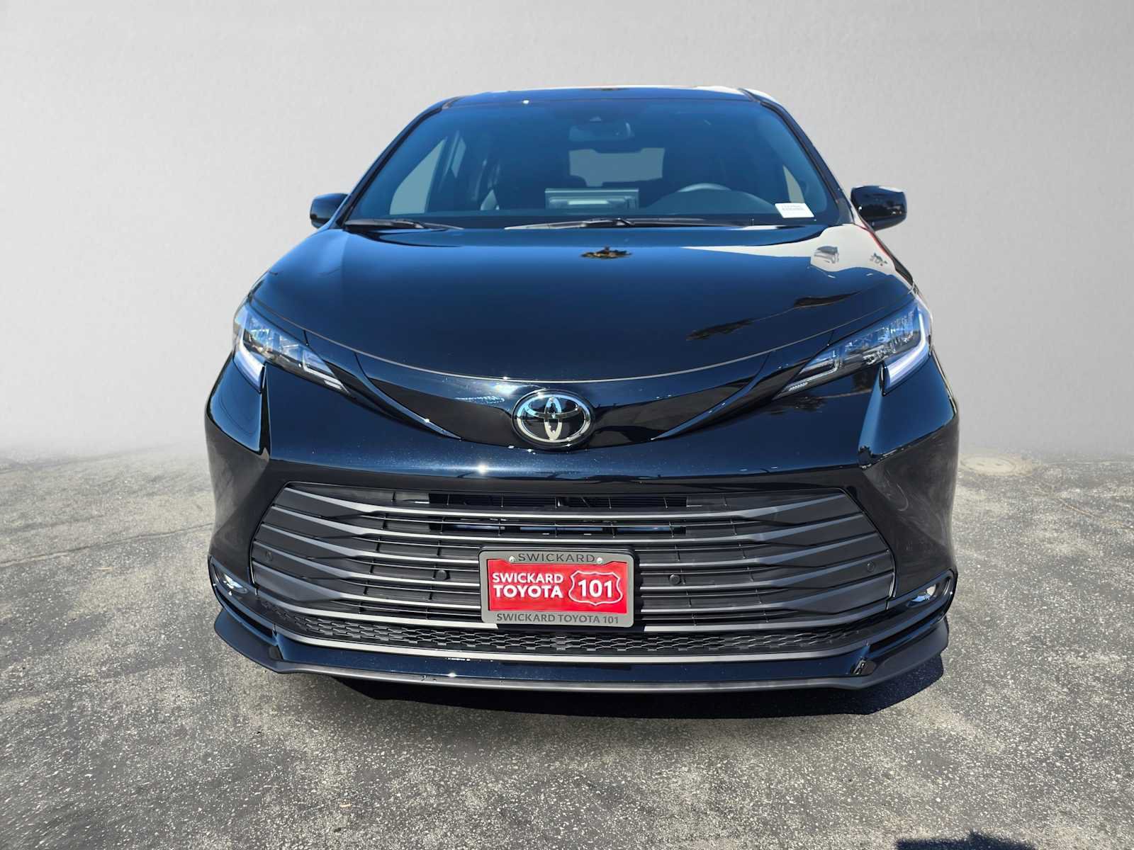 New 2026 Toyota Sienna XLE Woodland Edition AWD/4WD image 8