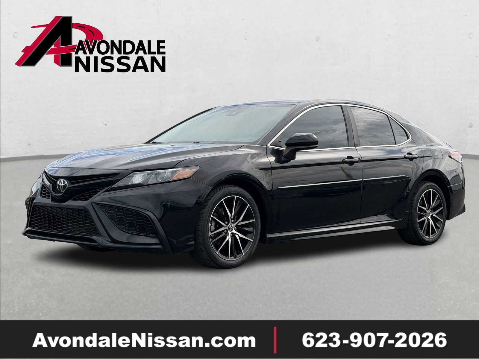 Used 2021 Toyota Camry SE w/ Carpet Mat Package (TMS) image 1