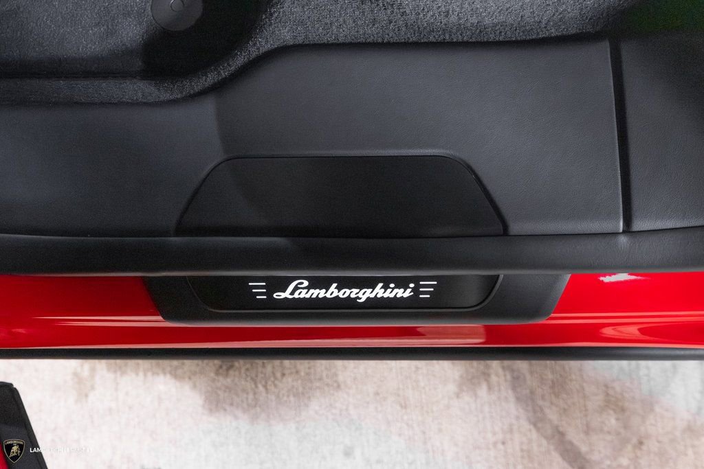 New 2025 Lamborghini Urus SE AWD/4WD image 35