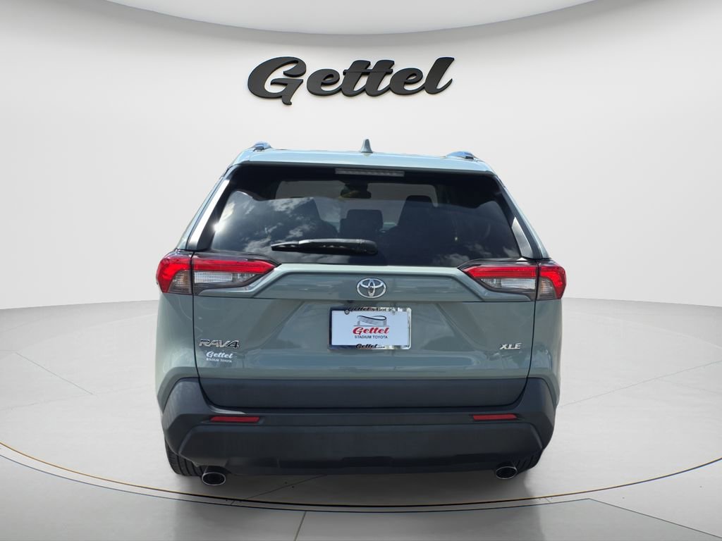 Used 2021 Toyota RAV4 XLE w/ Convenience Package FWD image 5