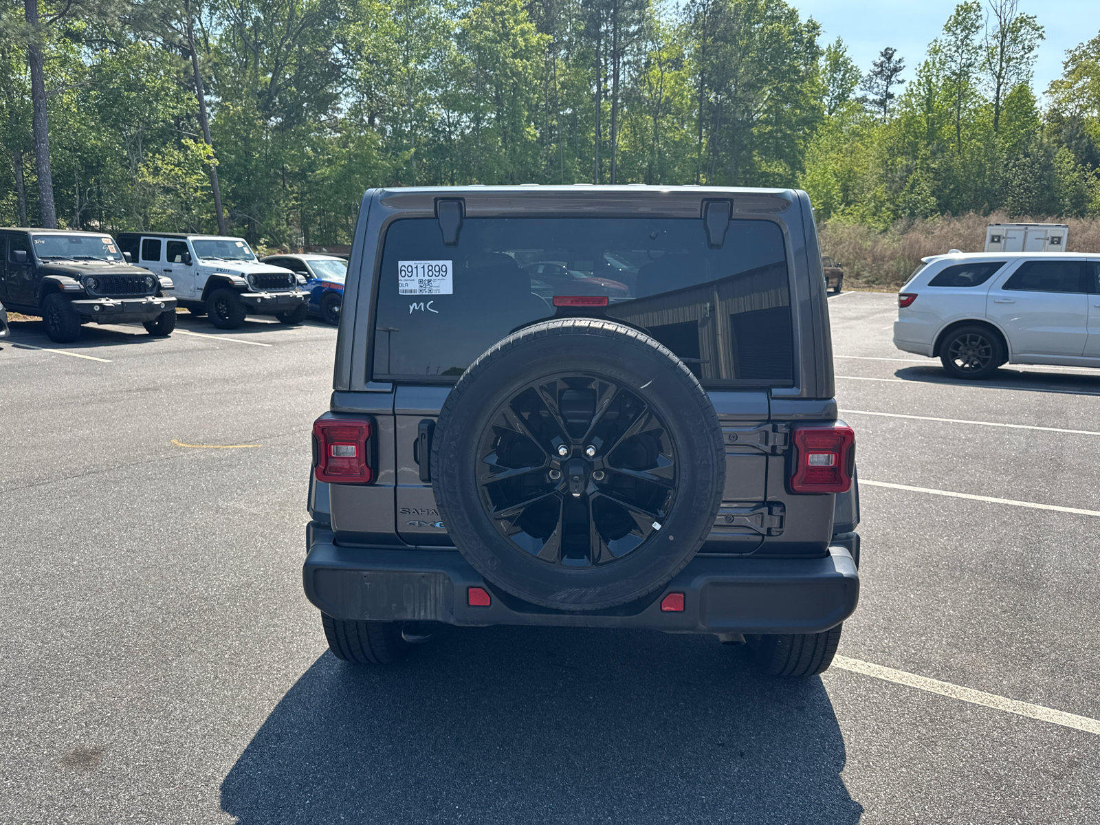 Used 2025 Jeep Wrangler Unlimited Sahara AWD/4WD image 7