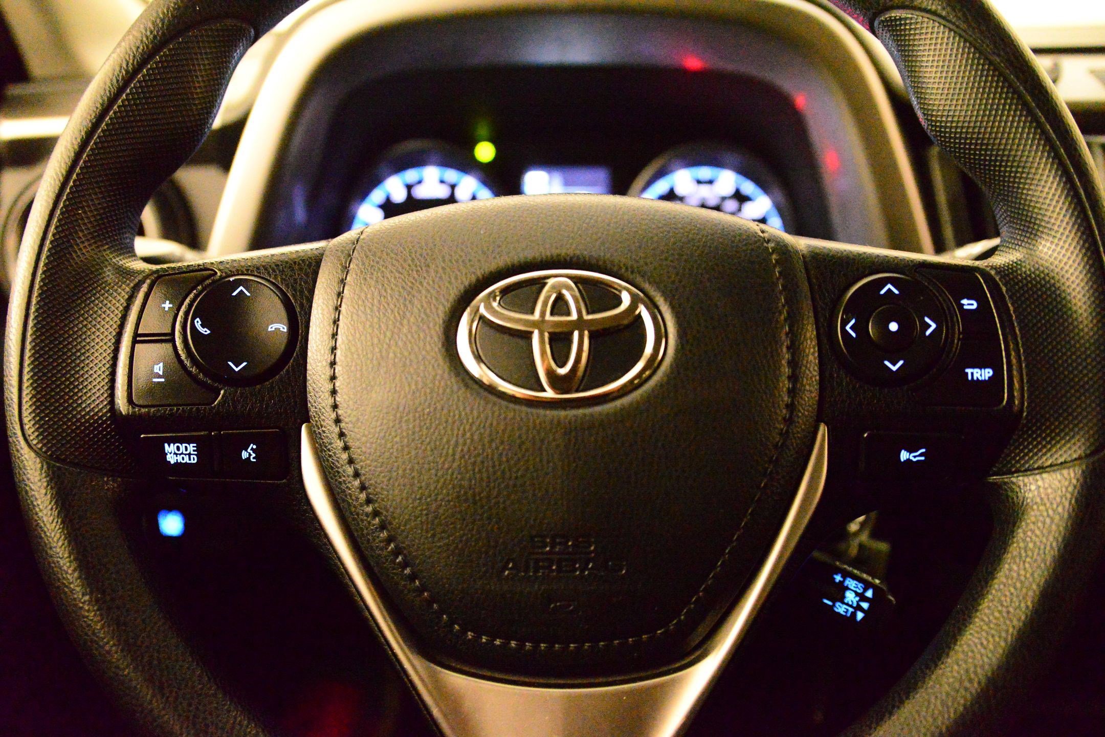 Used 2018 Toyota RAV4 LE image 12