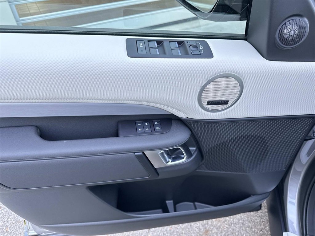 New 2026 Land Rover Discovery Limited Edition image 19