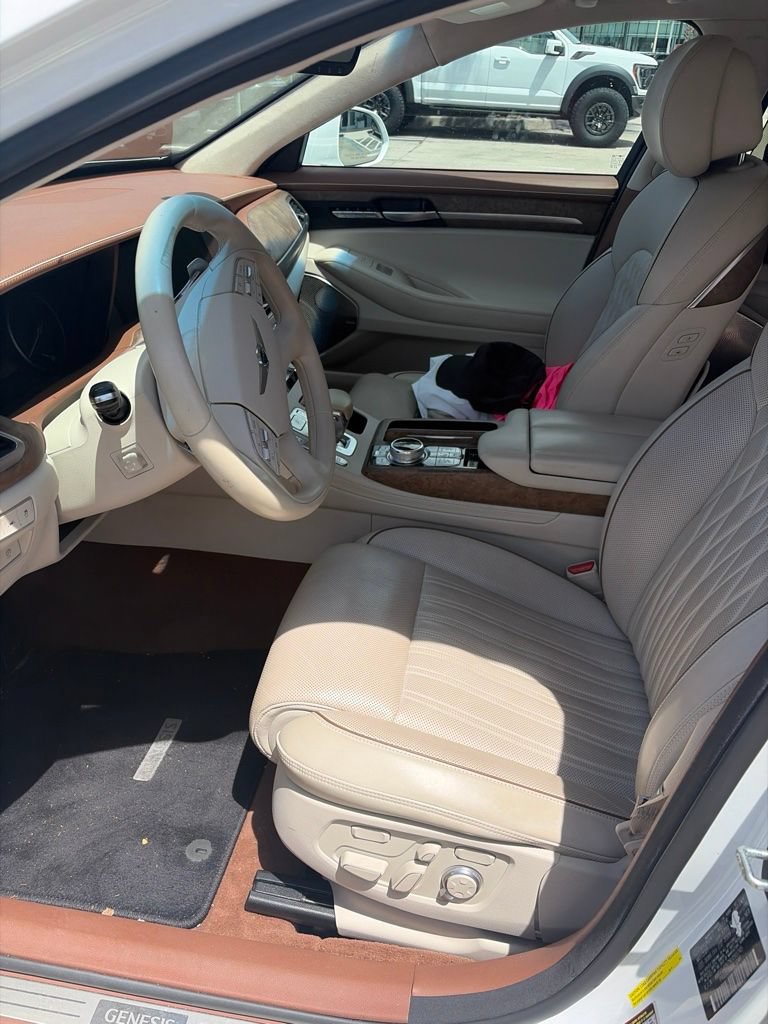 Used 2022 Genesis G90 5.0 Ultimate RWD image 2
