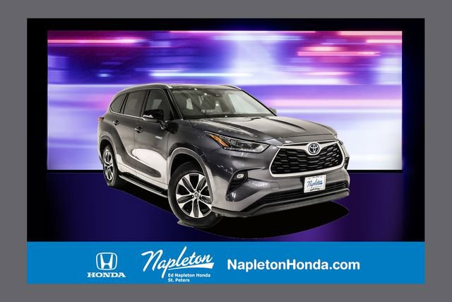 Used 2021 Toyota Highlander XLE image 1