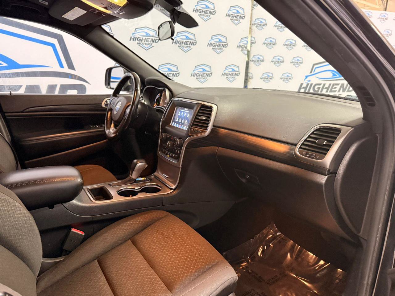 Used 2019 Jeep Grand Cherokee Laredo AWD/4WD image 25