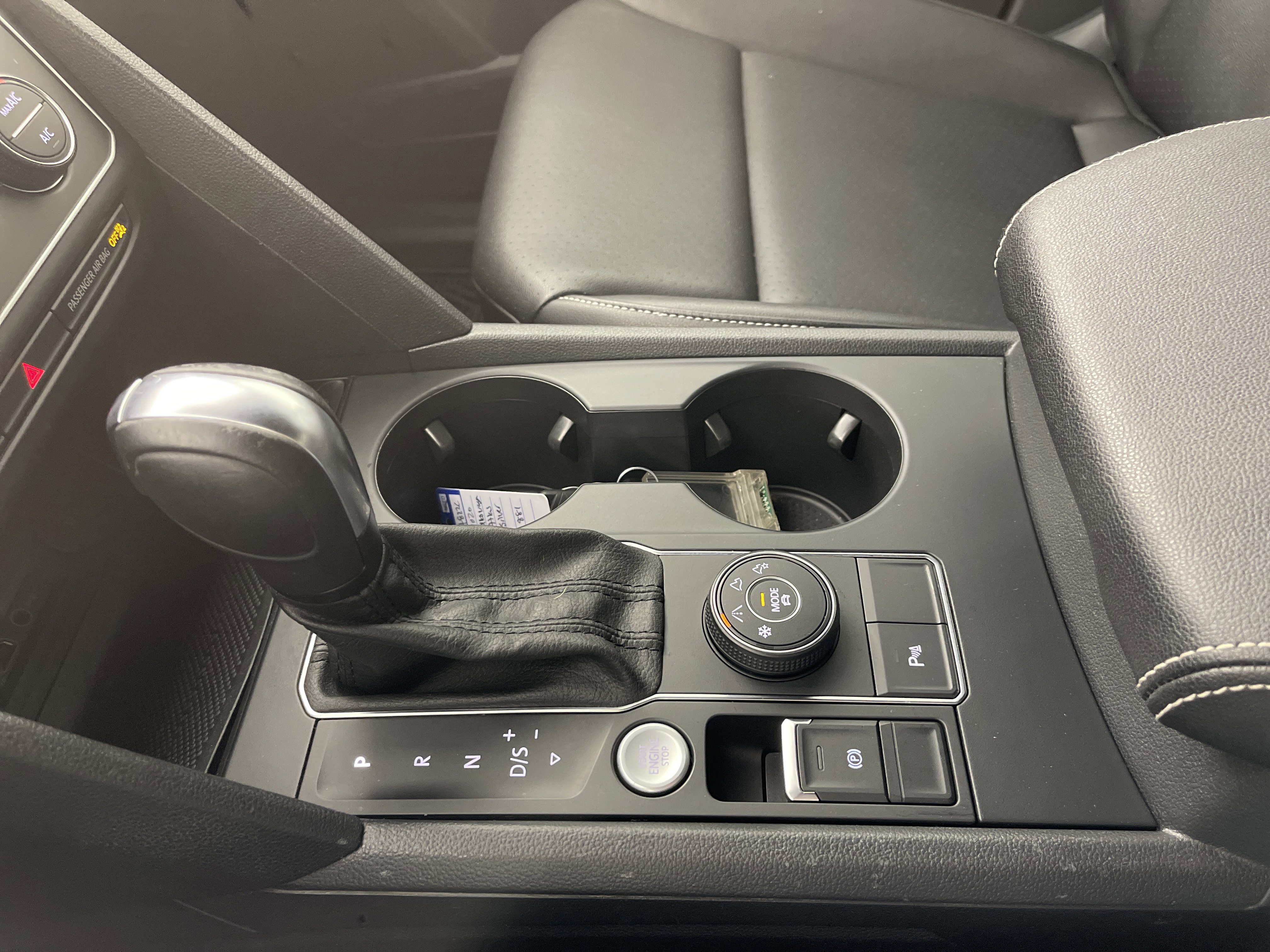 Used 2020 Volkswagen Atlas Cross Sport SE w/ Panoramic Sunroof Package image 27