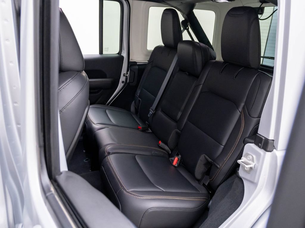 Used 2024 Jeep Wrangler Sahara w/ Safety Group image 15