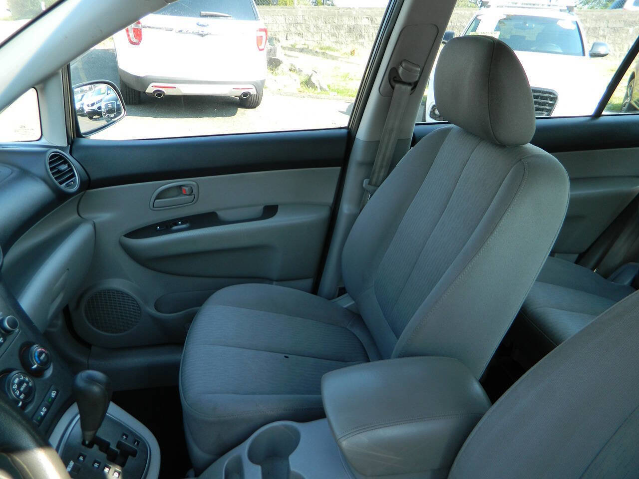 Used 2008 Kia Rondo LX w/ Convenience Pkg image 13