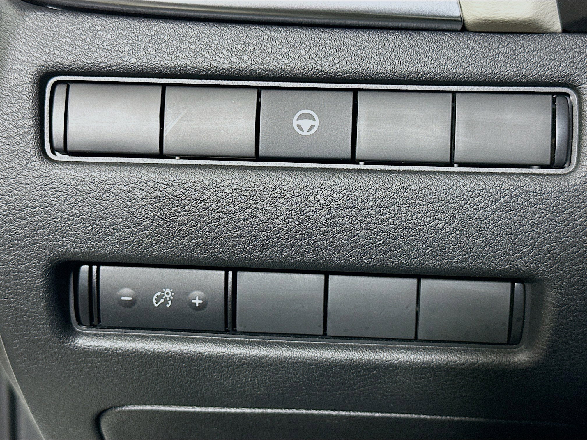 Used 2023 Nissan Rogue SV image 17