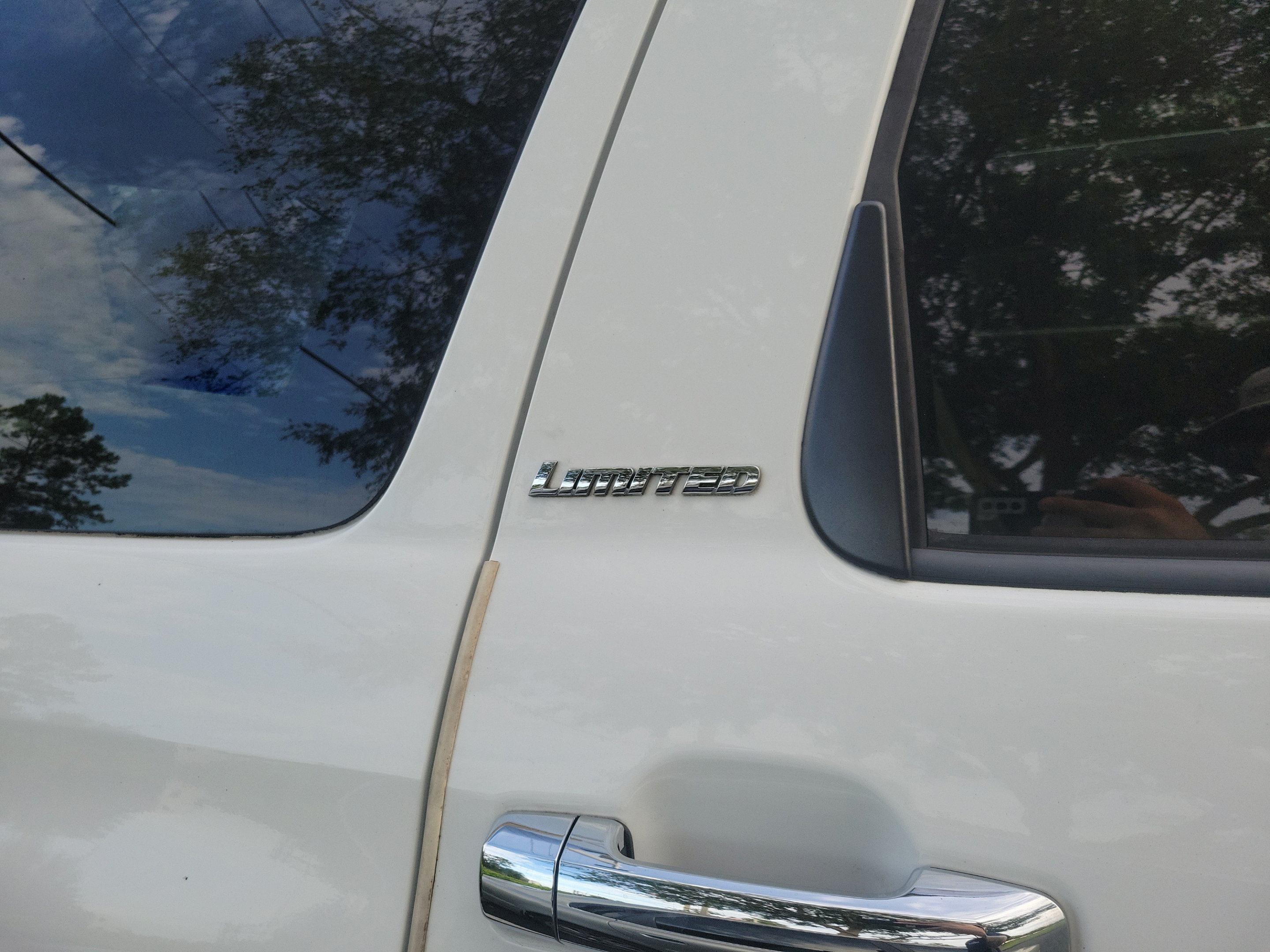 Used 2019 Toyota Sequoia Limited w/ Safety & Convenience Package AWD/4WD image 29