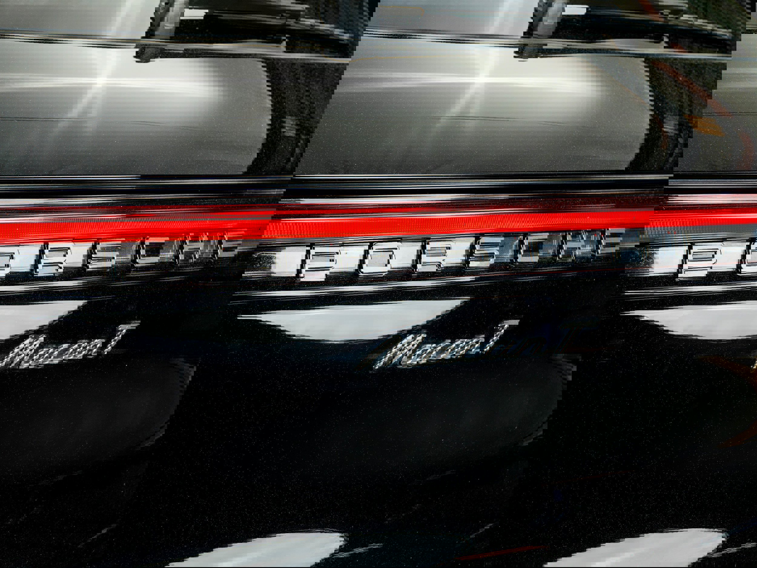 Certified 2025 Porsche Macan Turbo image 15