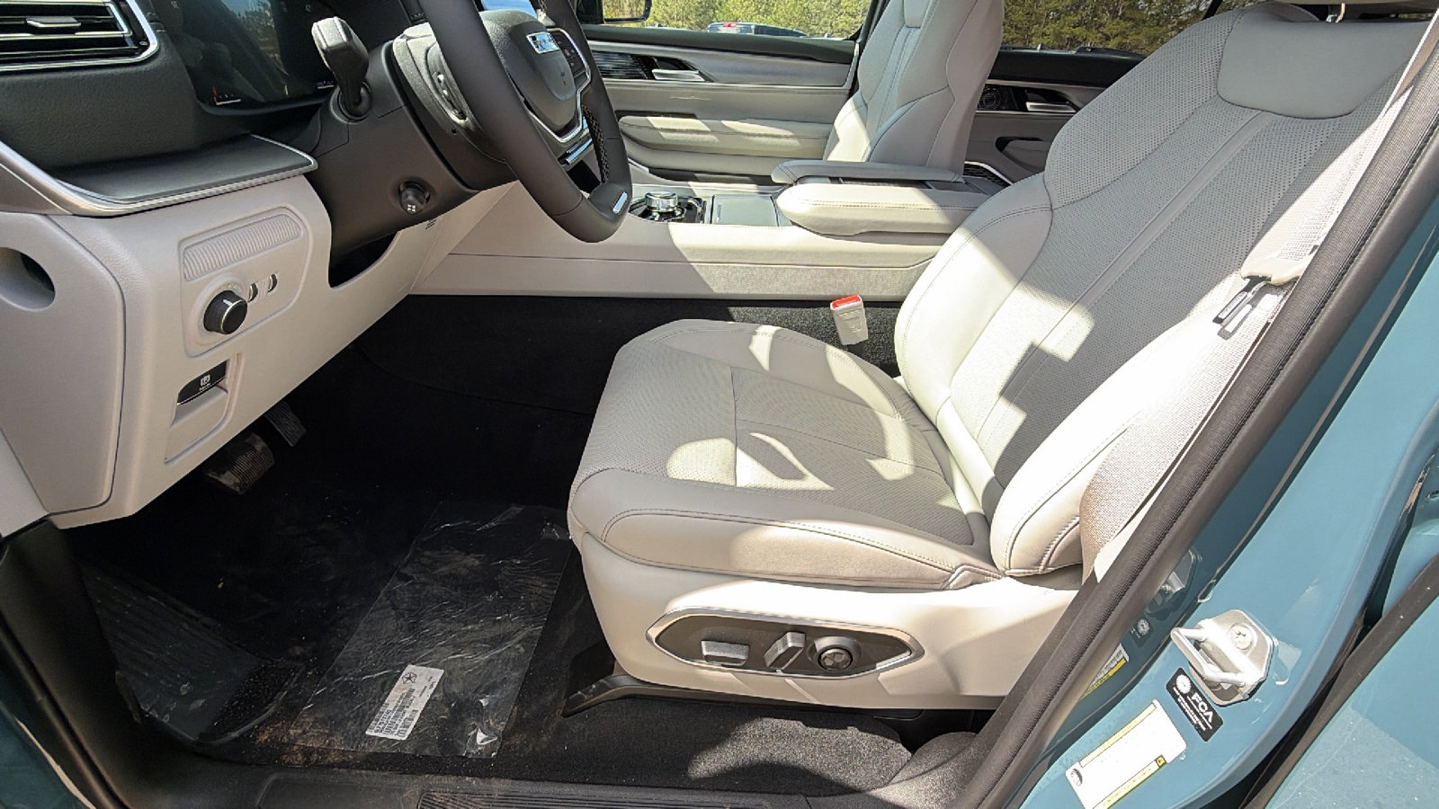 New 2026 Jeep Grand Wagoneer Limited AWD/4WD image 16