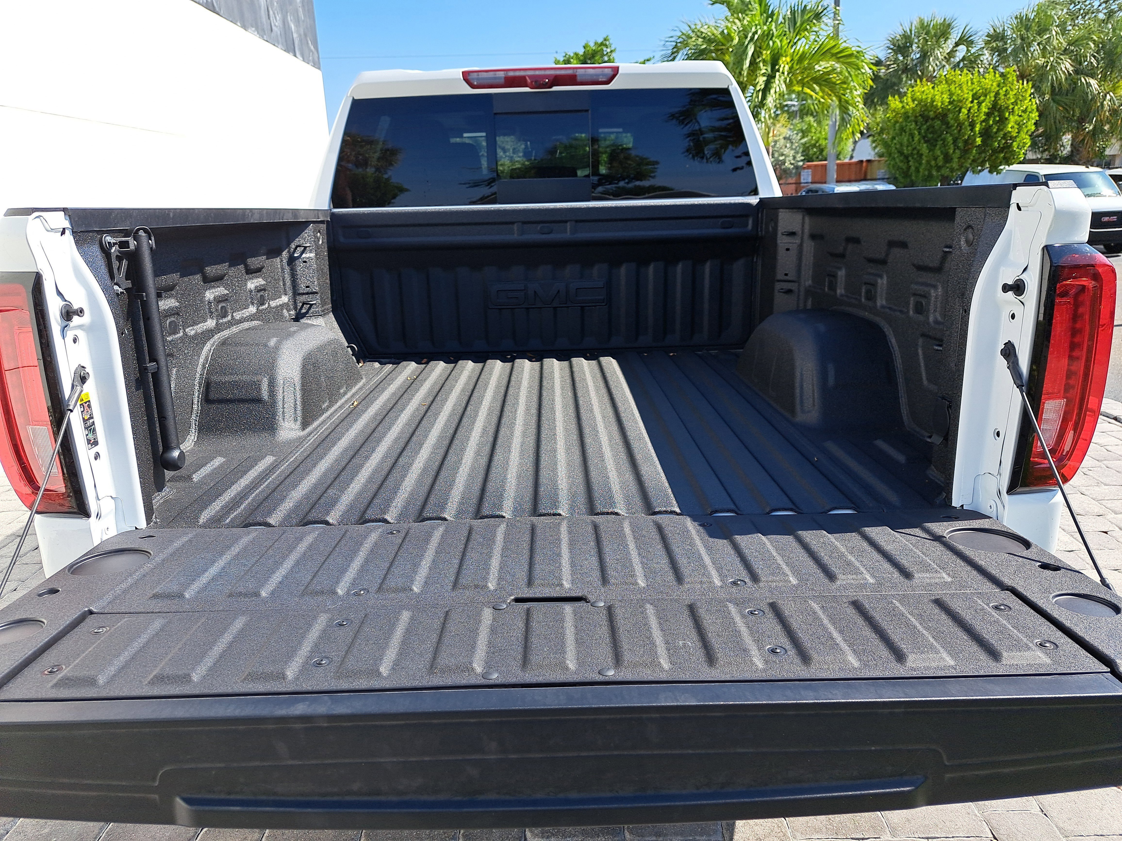 New 2025 GMC Sierra 1500 AT4 w/ AT4 Premium Package image 10