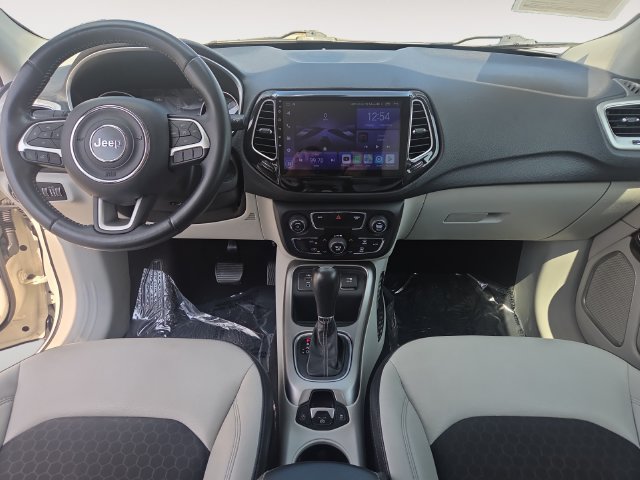 Used 2018 Jeep Compass Latitude w/ Popular Equipment Group FWD image 10