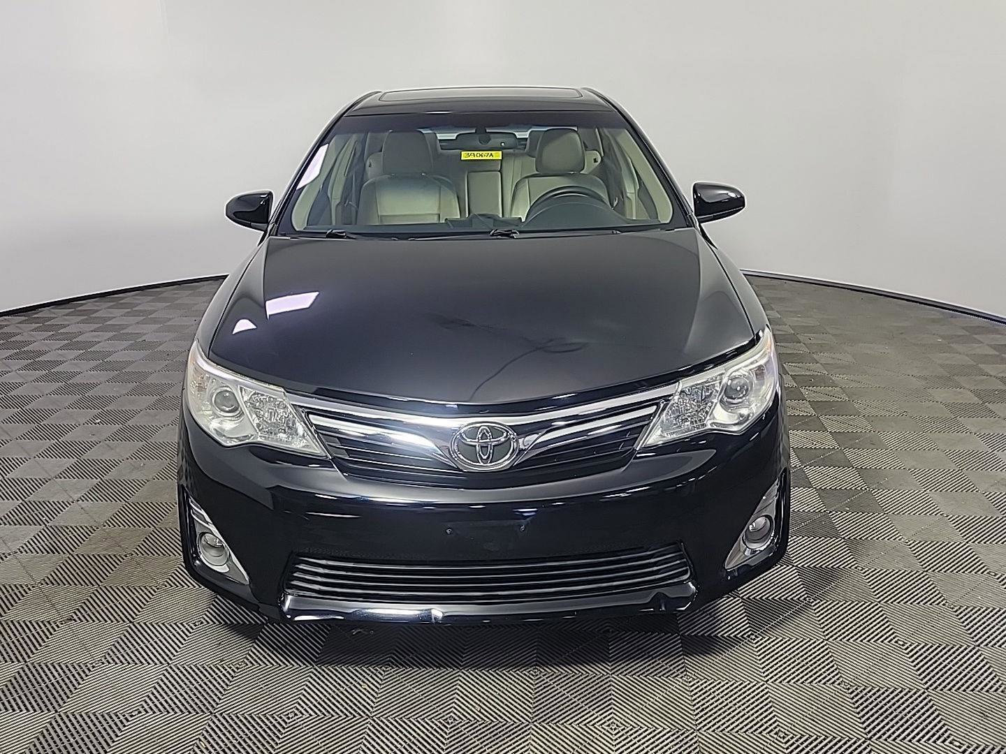 Used 2012 Toyota Camry XLE w/ Leather Pkg FWD image 12