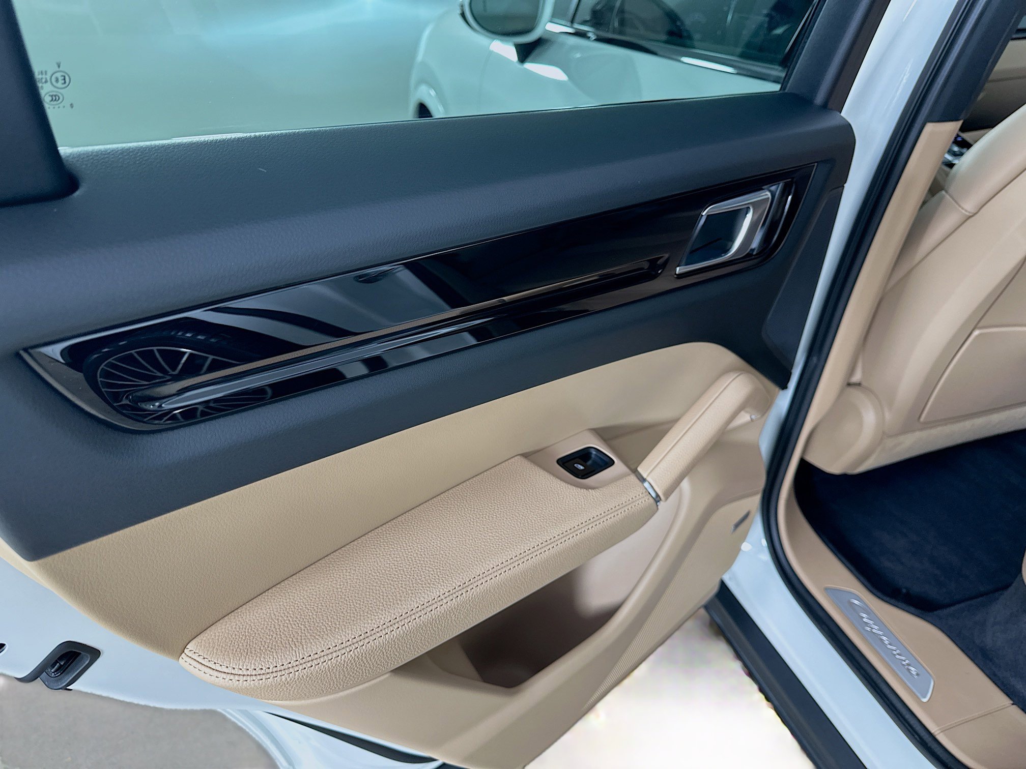 Used 2021 Porsche Cayenne Coupe image 31