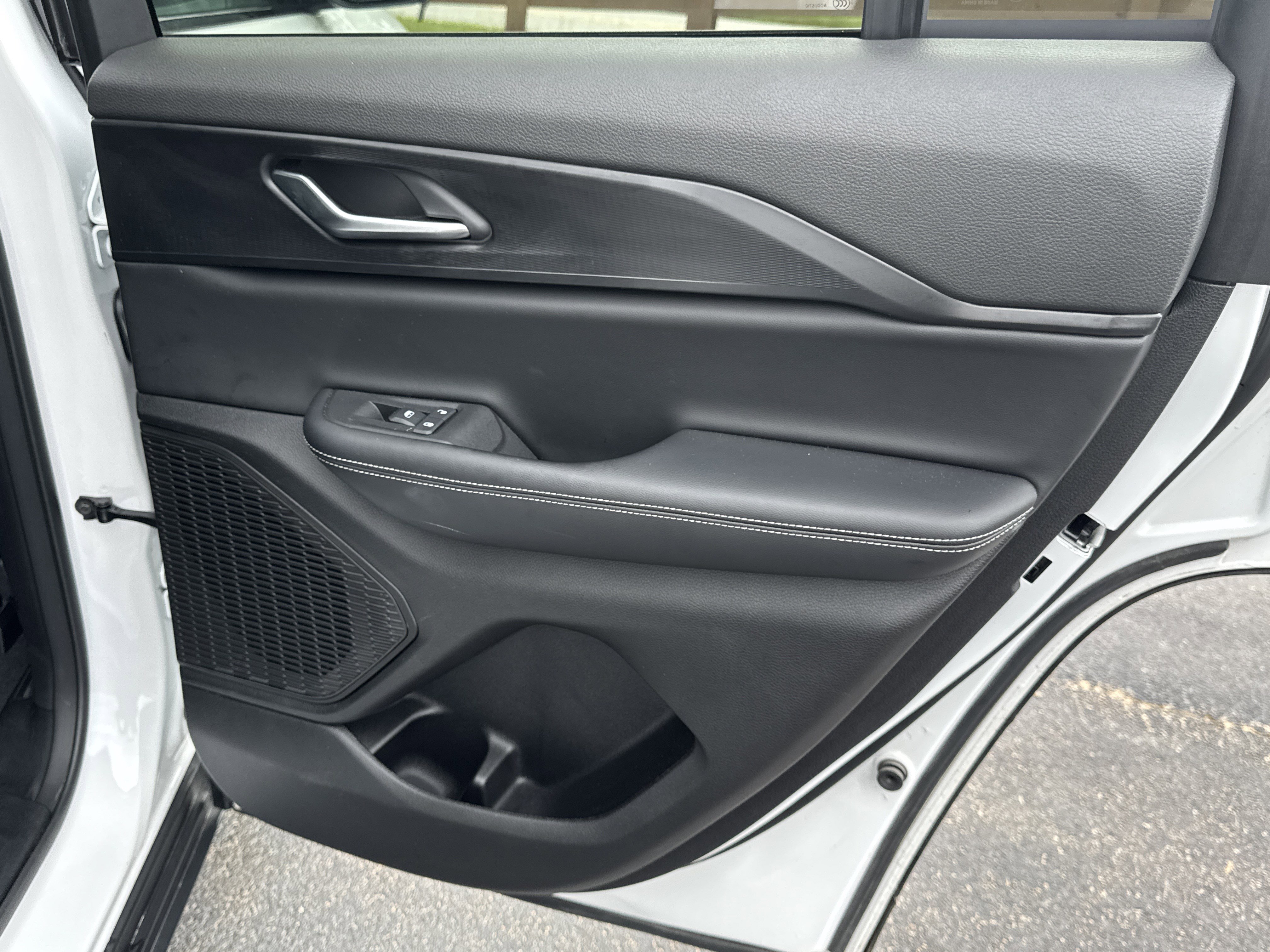 Used 2025 Jeep Grand Cherokee Laredo X w/ Luxury Tech Group I image 17